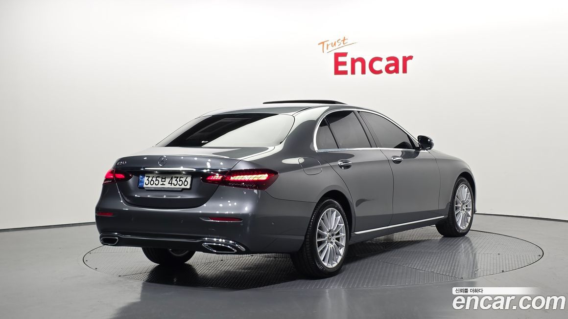 Mercedes-Benz E-Class 2022
