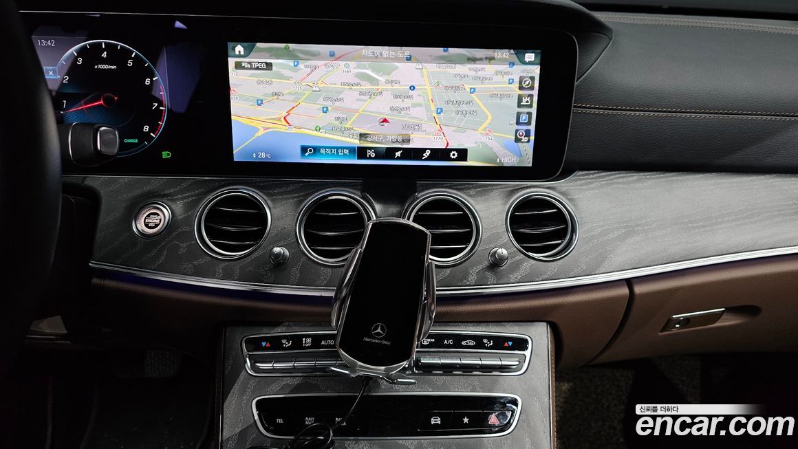 Mercedes-Benz E-Class 2022