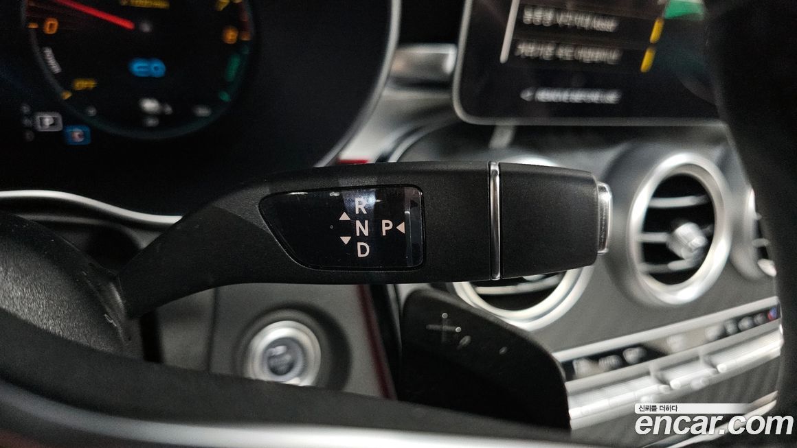 Mercedes-Benz GLC-Class 2023