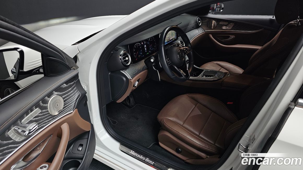 Mercedes-Benz E-Class 2022