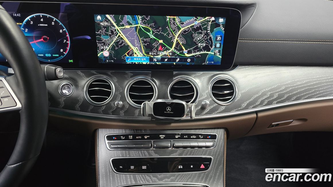 Mercedes-Benz E-Class 2022