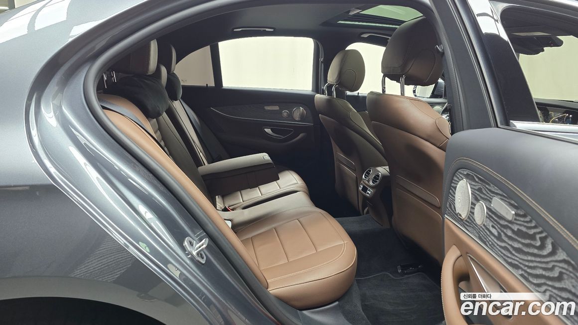 Mercedes-Benz E-Class 2022