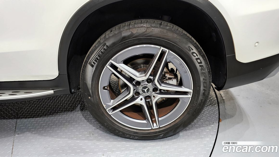 Mercedes-Benz GLC-Class 2023