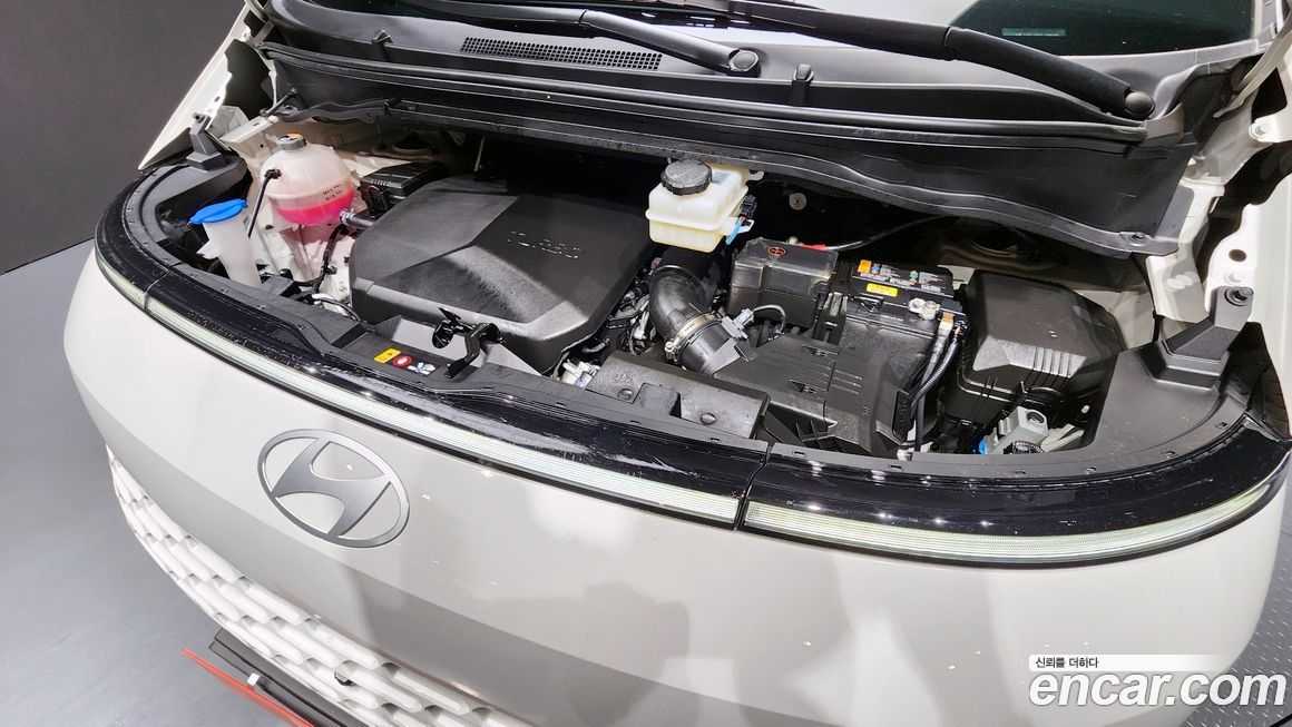 Hyundai Staria 2025