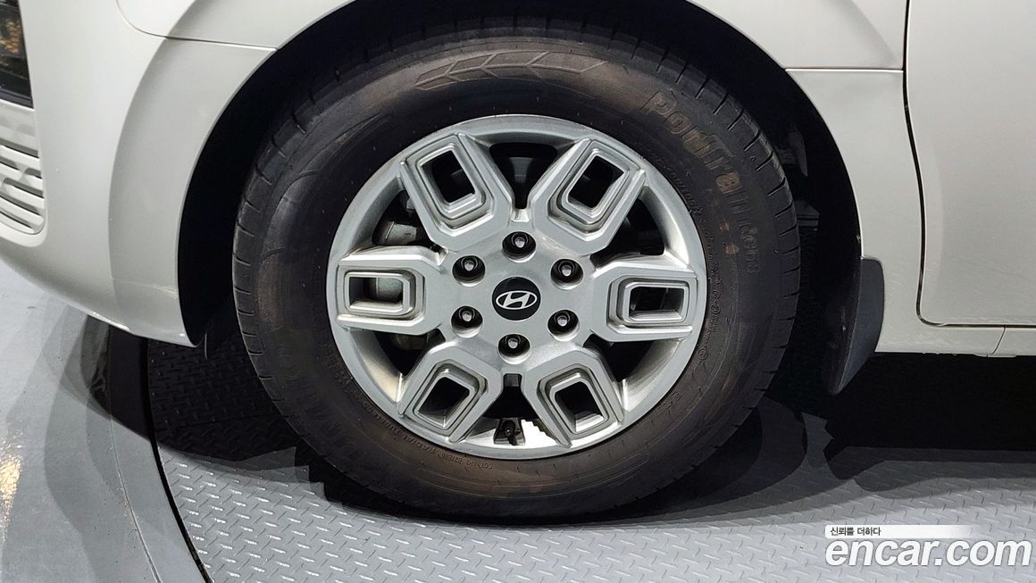 Hyundai Staria 2025