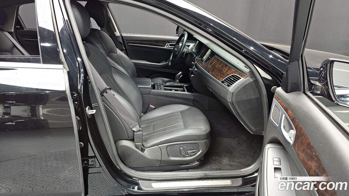 Hyundai Genesis 2016