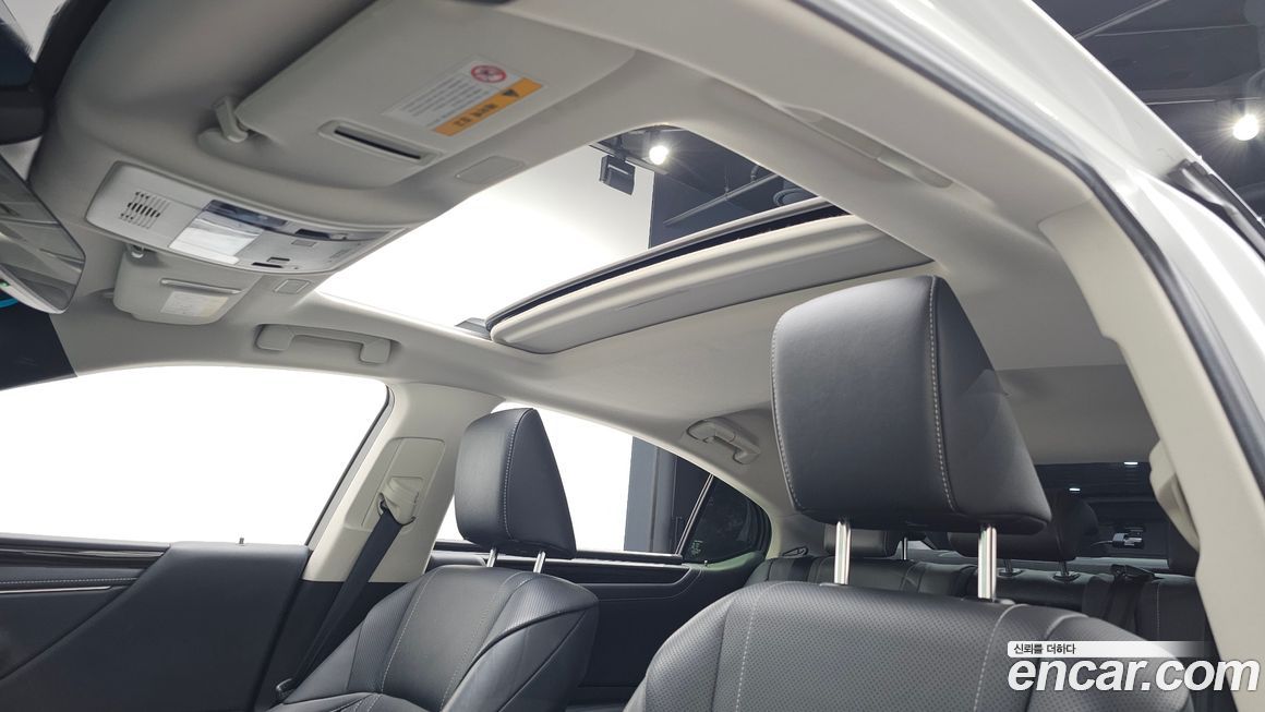 Lexus ES 2019