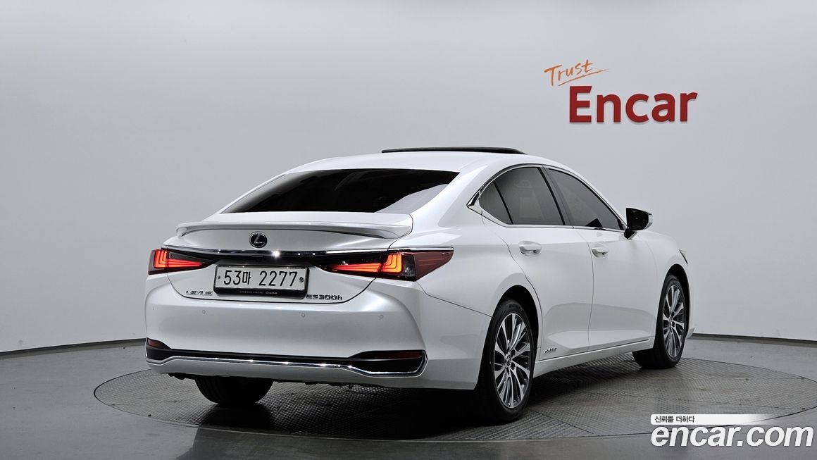 Lexus ES 2019