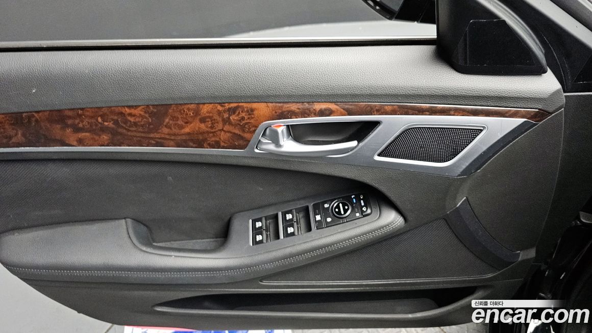 Hyundai Genesis 2016