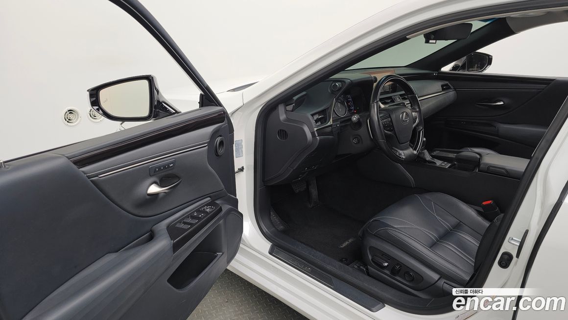 Lexus ES 2019