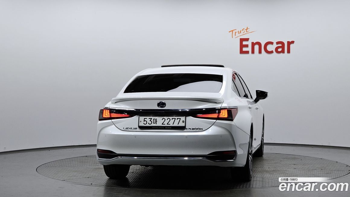 Lexus ES 2019
