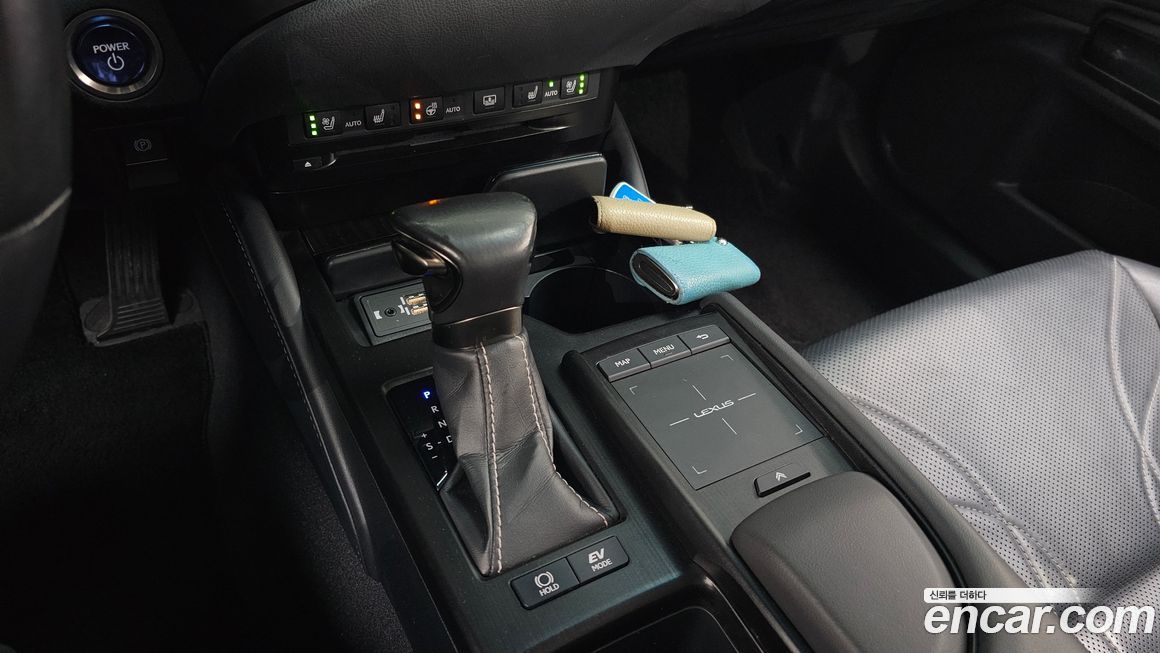 Lexus ES 2019