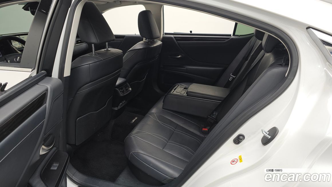 Lexus ES 2019
