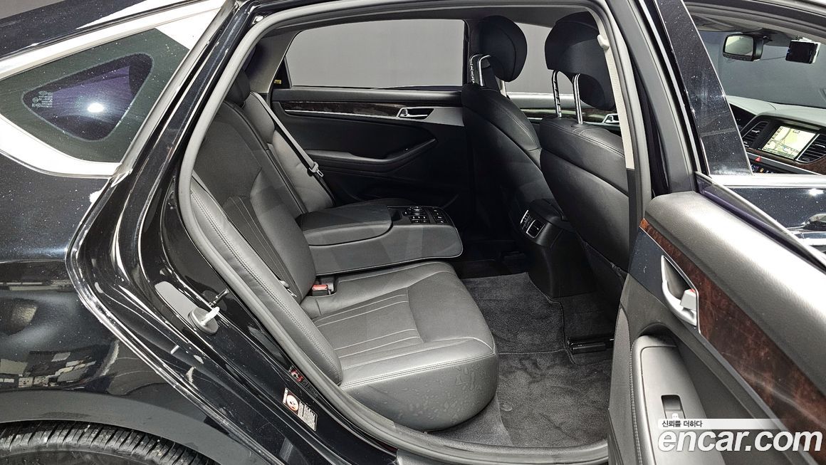 Hyundai Genesis 2016