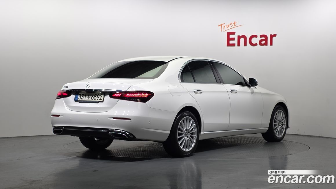 Mercedes-Benz E-Class 2021