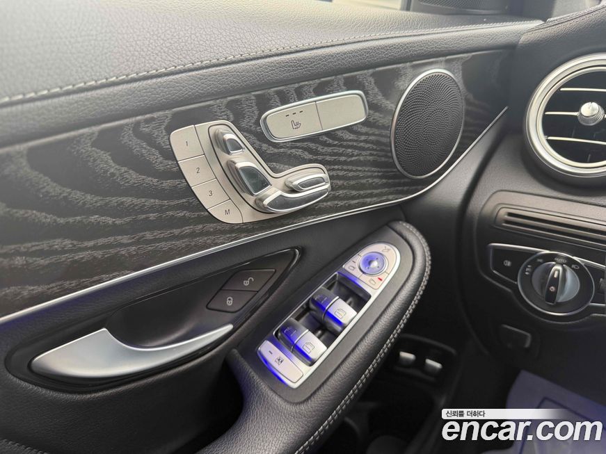 Mercedes-Benz GLC-Class 2023