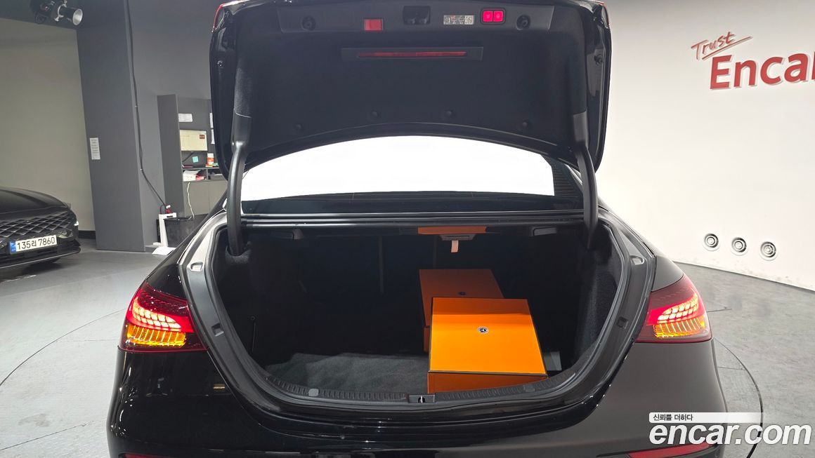 Mercedes-Benz E-Class 2023