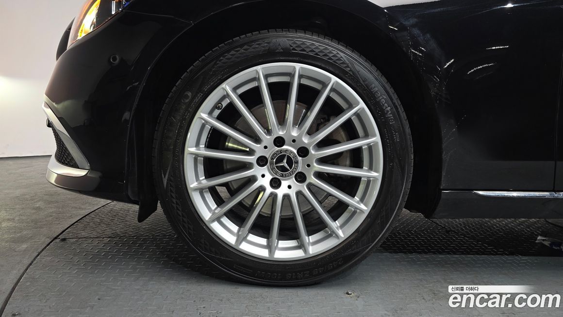 Mercedes-Benz E-Class 2023