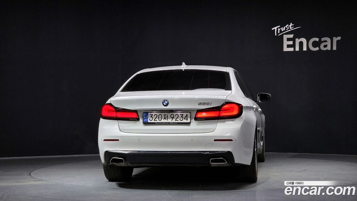 BMW 5-Series 2023