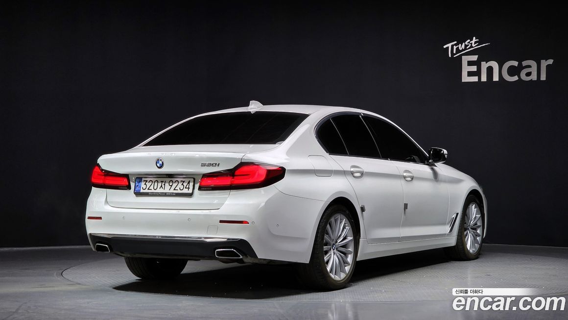 BMW 5-Series 2023