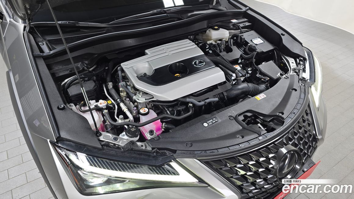 Lexus UX 2023