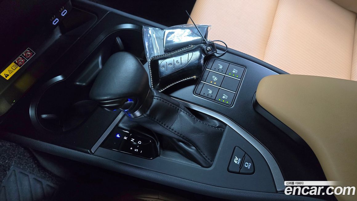 Lexus UX 2023