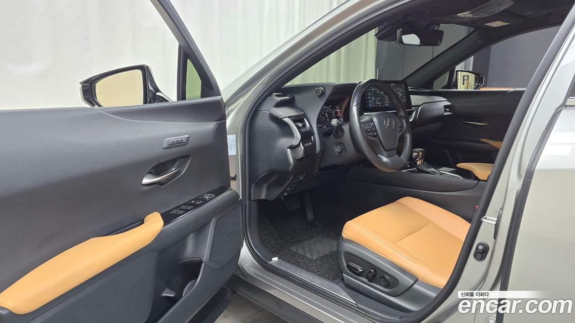 Lexus UX 2023
