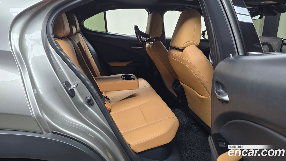 Lexus UX 2023