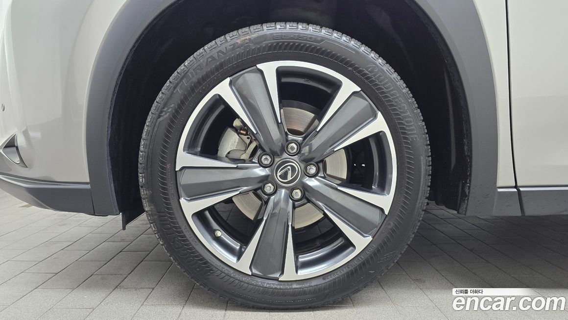 Lexus UX 2023