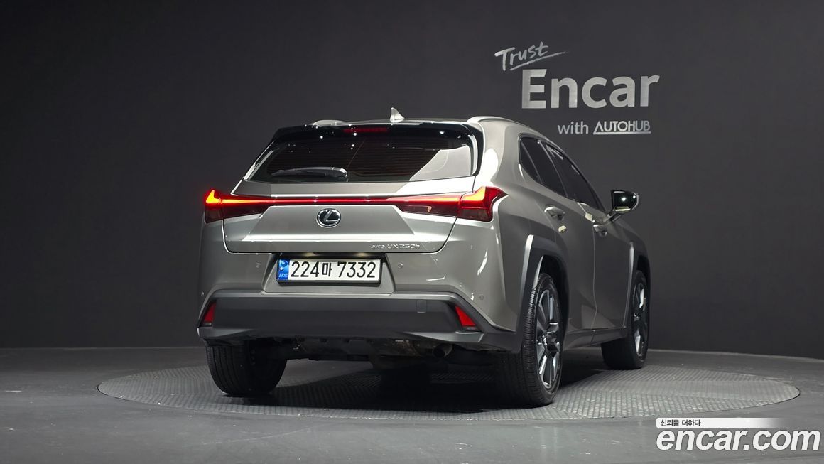 Lexus UX 2023