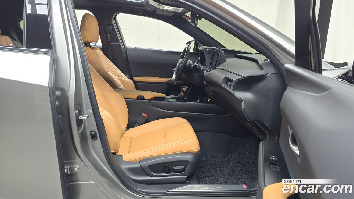 Lexus UX 2023