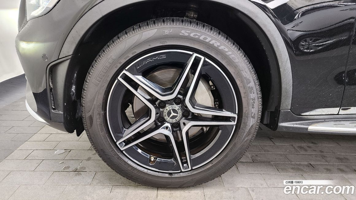 Mercedes-Benz GLC-Class 2023