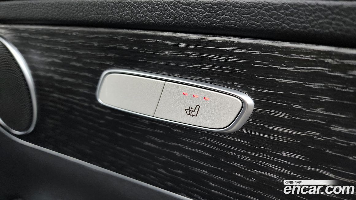 Mercedes-Benz GLC-Class 2023