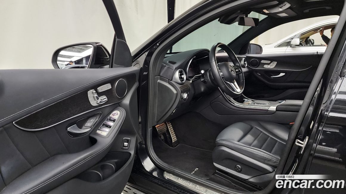 Mercedes-Benz GLC-Class 2023