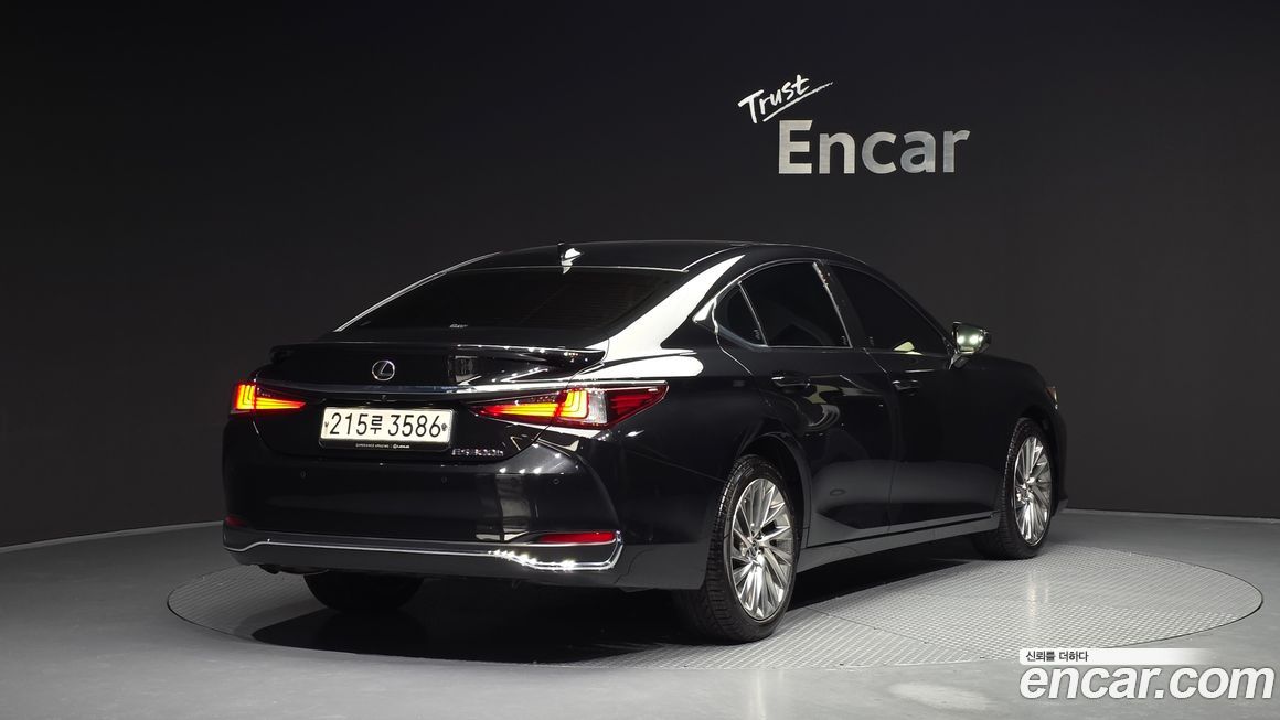 Lexus ES 2023