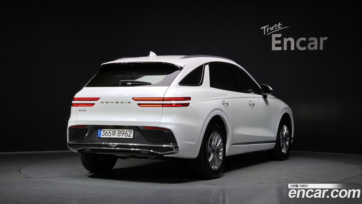 Genesis GV70 2025