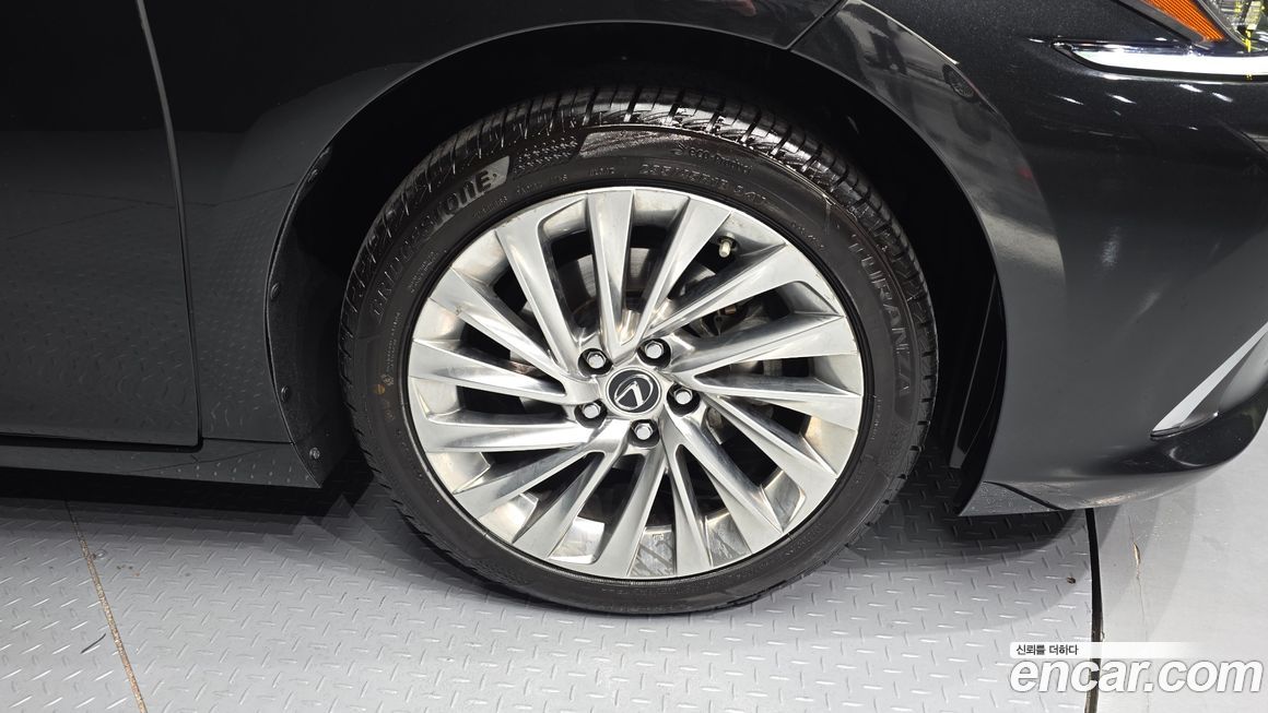Lexus ES 2023