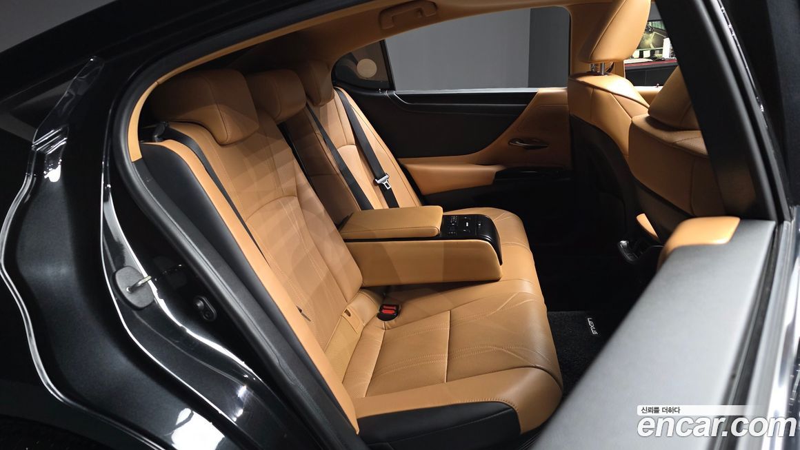 Lexus ES 2023