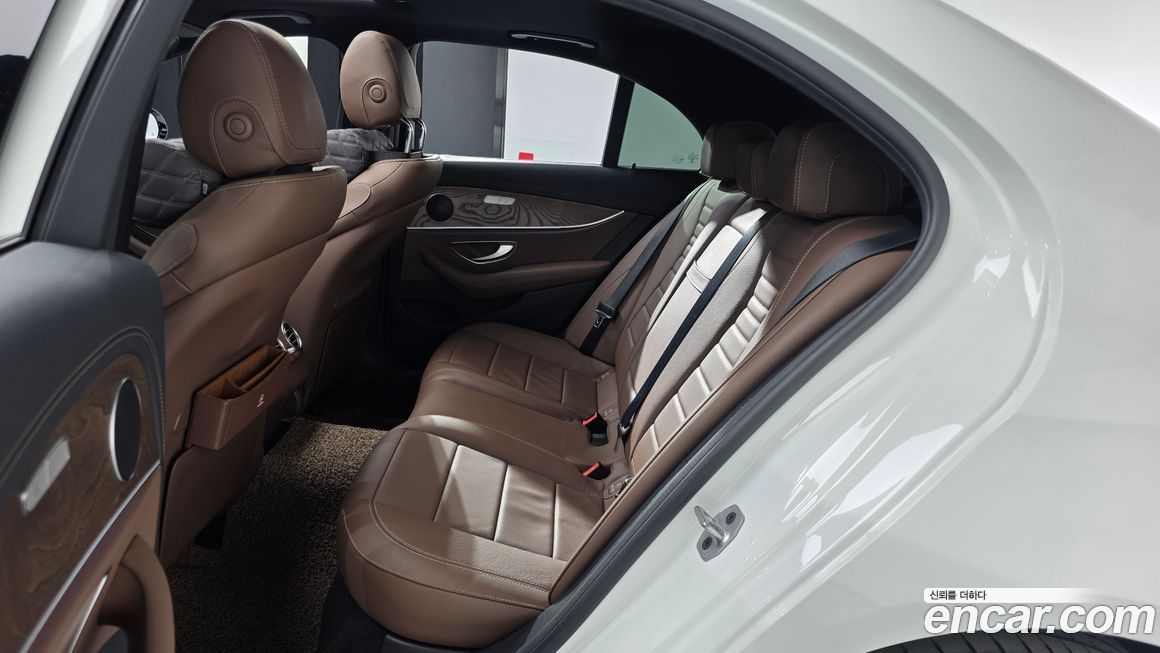 Mercedes-Benz E-Class 2022