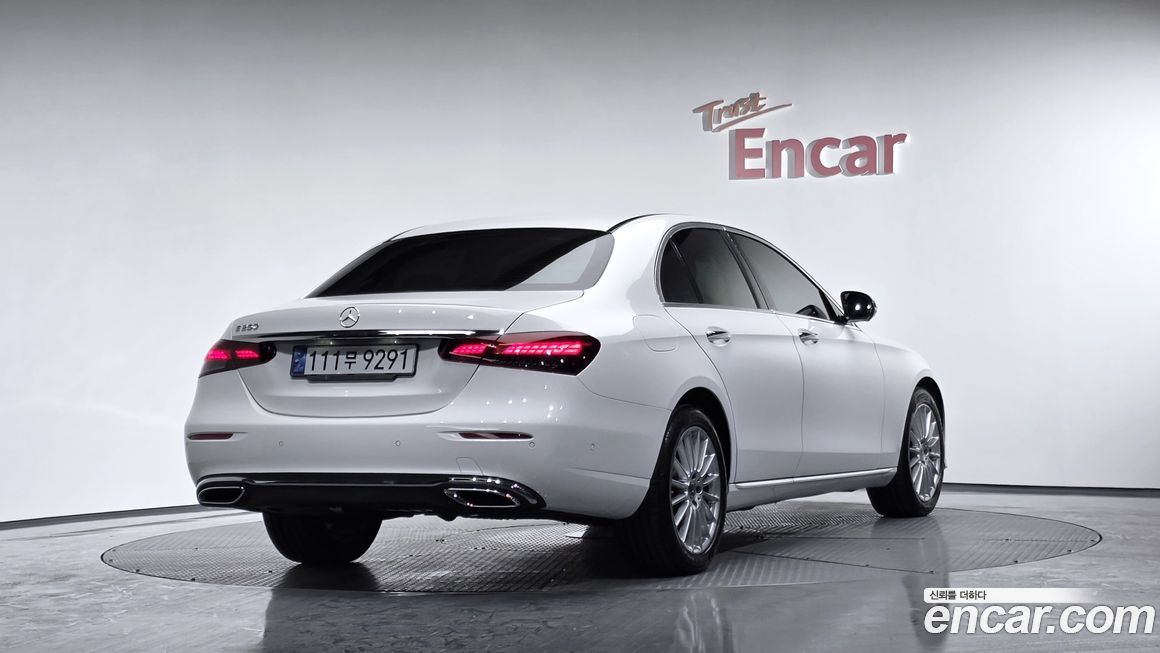 Mercedes-Benz E-Class 2022