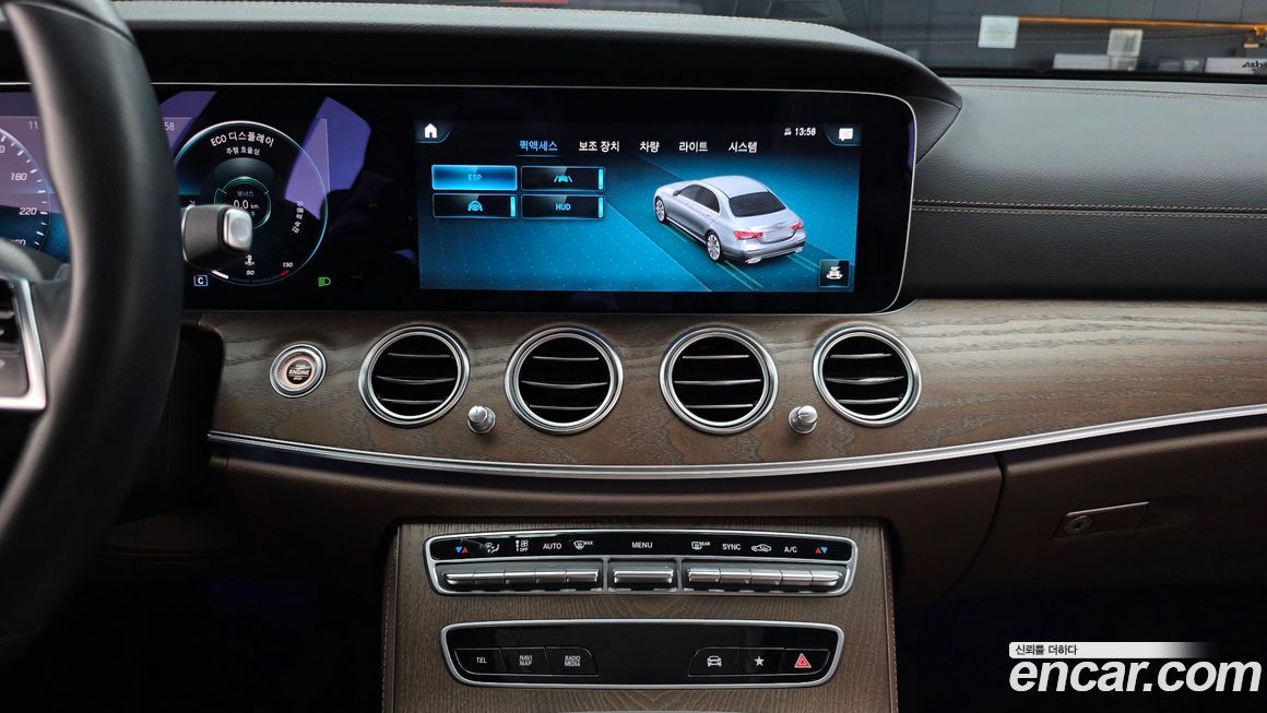Mercedes-Benz E-Class 2022