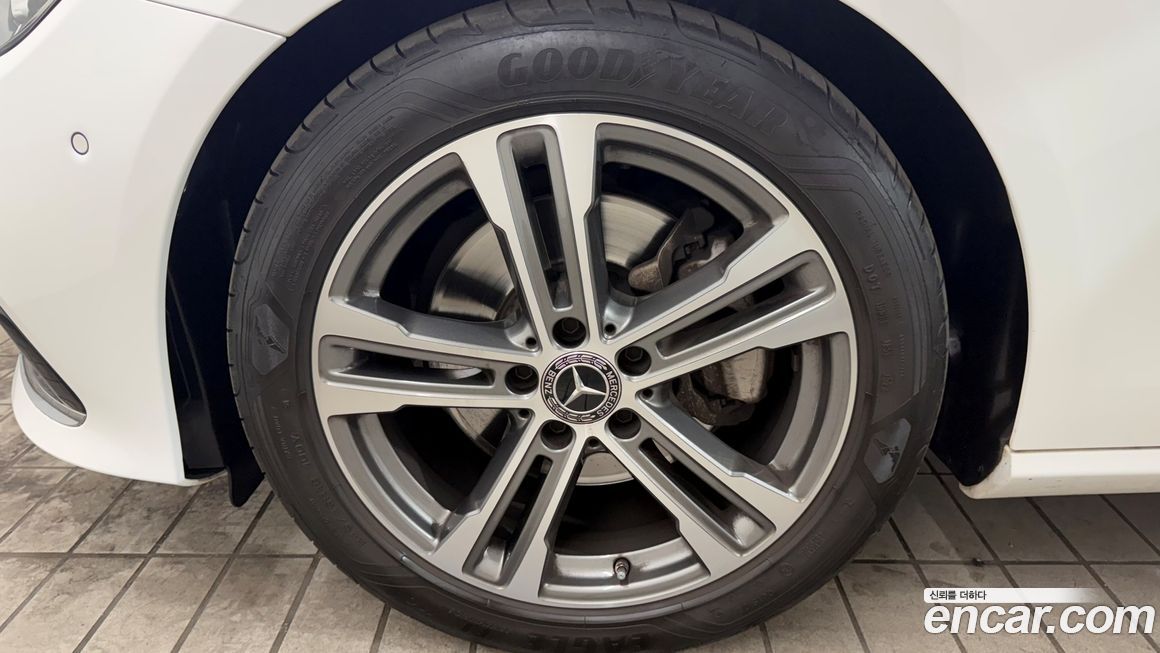 Mercedes-Benz E-Class 2023