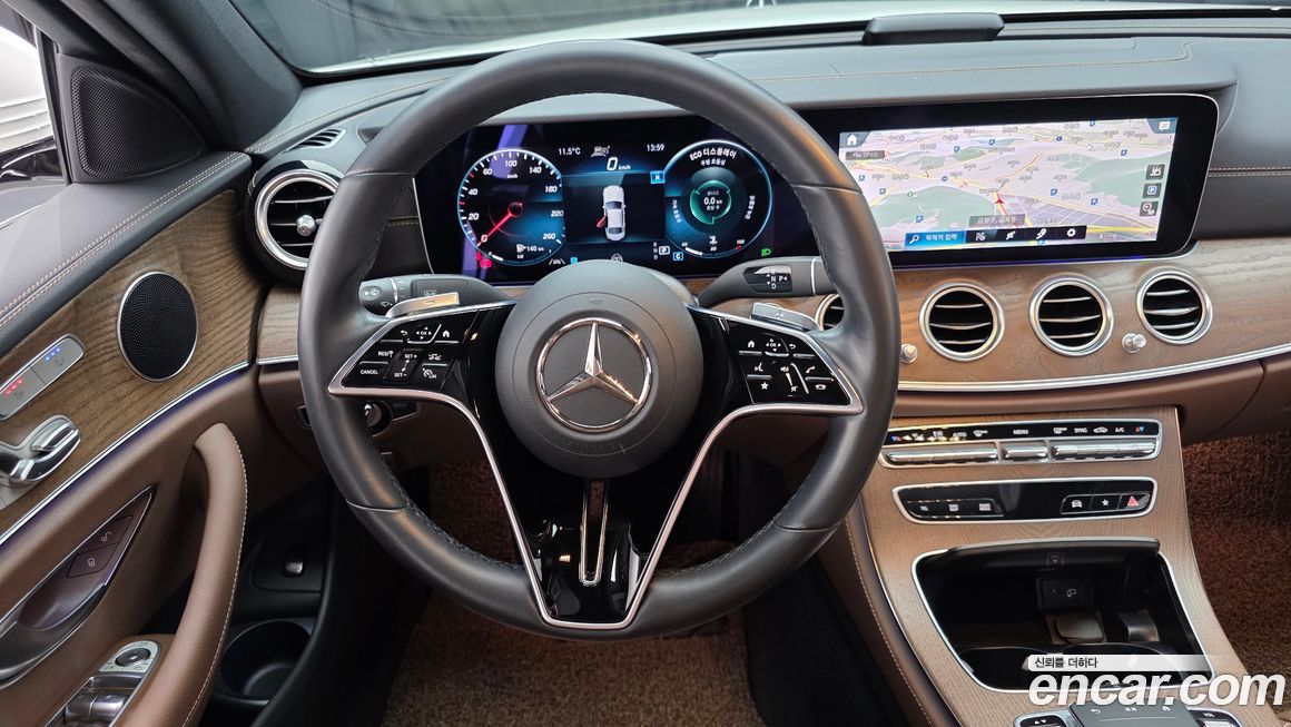 Mercedes-Benz E-Class 2022
