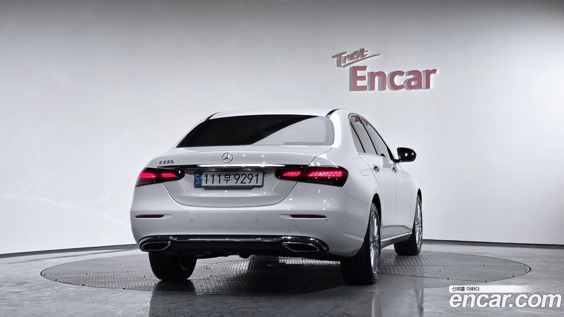 Mercedes-Benz E-Class 2022
