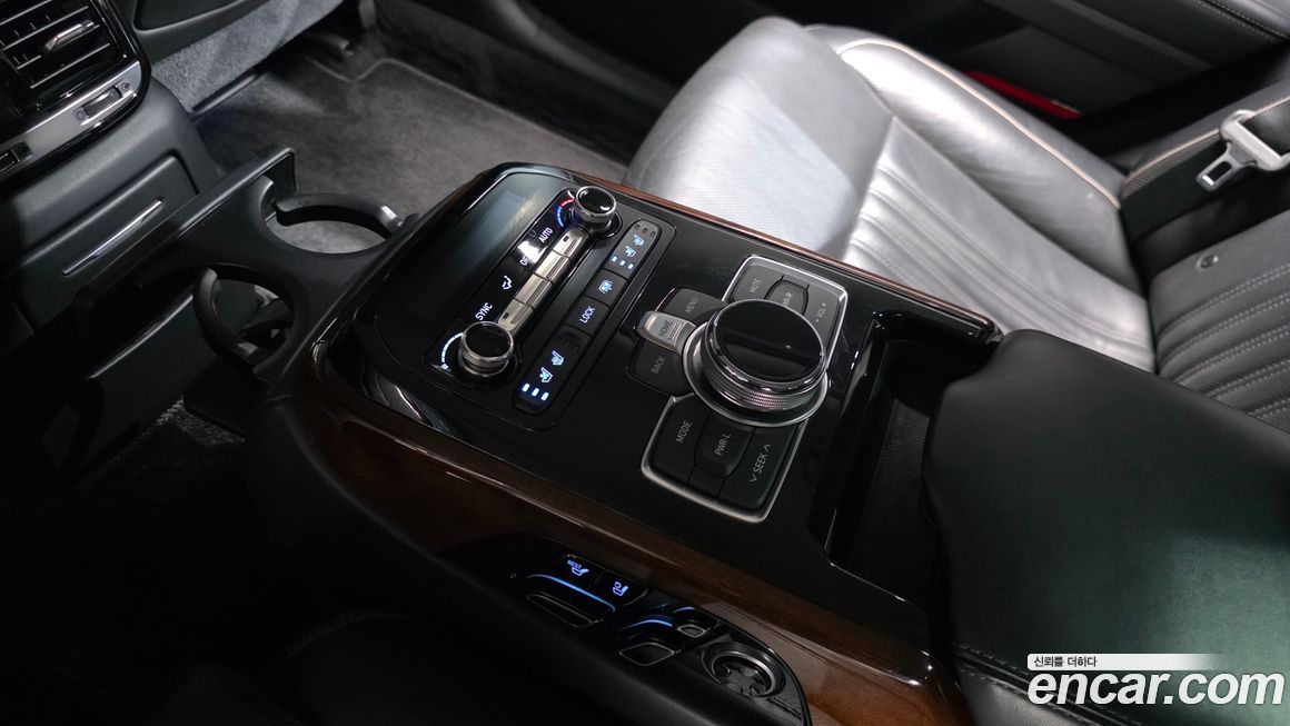 Genesis EQ900 2016