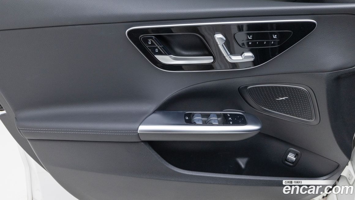Mercedes-Benz C-Class 2024