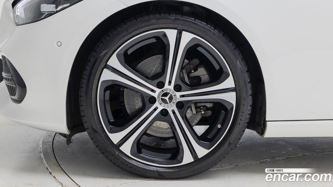 Mercedes-Benz C-Class 2024