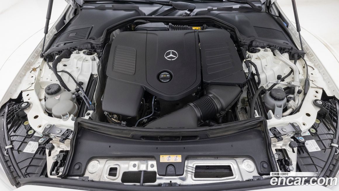 Mercedes-Benz C-Class 2024