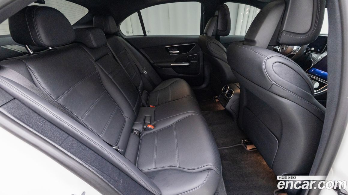 Mercedes-Benz C-Class 2024