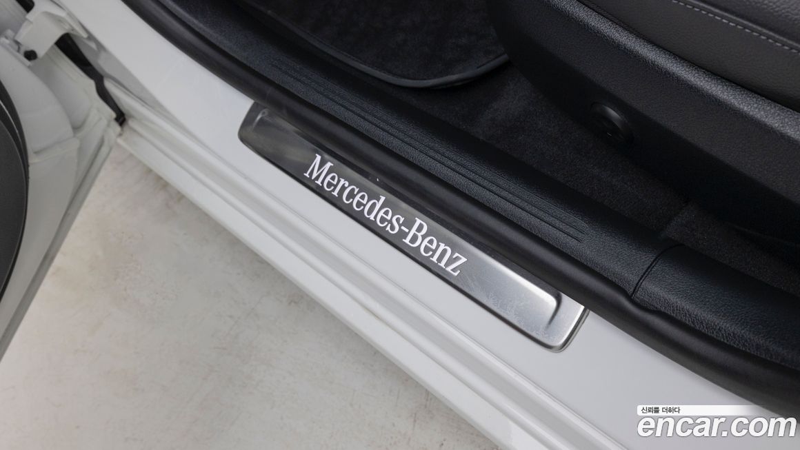 Mercedes-Benz C-Class 2024